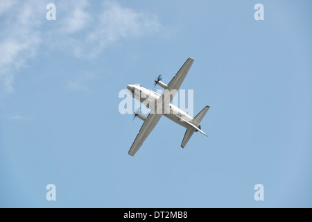Italienische Luftwaffe Alenia C-27J Spartan militärische Transportflugzeuge Schleifen die Schlaufe am 2013 Royal International Air Tattoo. Stockfoto