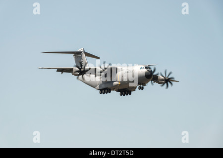 Airbus A400M Atlas Europas neue Turboprop angetrieben militärische Transportflugzeuge, Etalagen 2013 RIAT Stockfoto