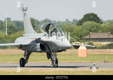 Dassault Aviation Rafale Multi Role Fighter Aircraft der französischen Luftwaffe, wendet sich an das Publikum bei der 2013 RIAT anerkennen Stockfoto