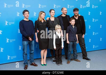 Berlin, Deutschland. 7. Februar 2014. Regisseur Edward Berger präsentiert den neuen Film '' Jack'' im Berlinale mit den Schauspielern Ivo Pietzcker und Luise Heyer. Goncalo Silva/NurPhoto/ZUMAPRESS.com/Alamy © Live-Nachrichten Stockfoto