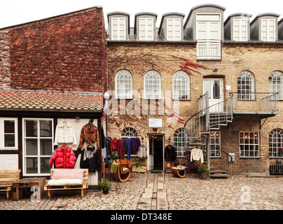 Ein exzentrischer Vintage-Kleidung-Shop in der dänischen Stadt Aarhus Stockfoto