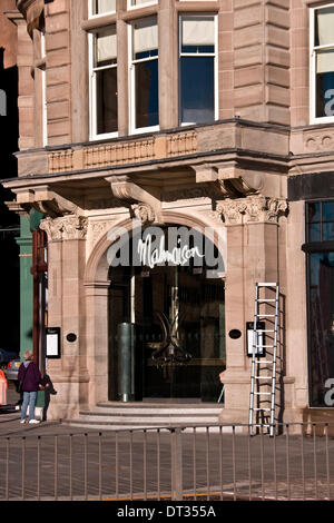 Dundee, Schottland, Vereinigtes Königreich. 7. Februar 2014. Die Malmaison ist ein Hotel im französischen Stil luxuriöse und exklusive formell das historische Tay Hotel und ist ein C-Gebäude aufgeführt. Eröffnungstag war auf Donnerstag, 6. Februar 2014 in Dundee.  Haupteingang zum Malmaison Hotel. Bildnachweis: Dundee Photographics / Alamy Live News Stockfoto