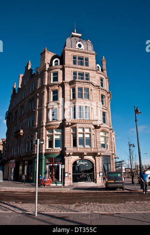 Dundee, Schottland, Vereinigtes Königreich. 7. Februar 2014. Die Malmaison ist ein Hotel im französischen Stil luxuriöse und exklusive formell das historische Tay Hotel und ist ein C-Gebäude aufgeführt. Eröffnungstag war auf Donnerstag, 6. Februar 2014 in Dundee. Seitenansicht des Malmaison Hotel. Bildnachweis: Dundee Photographics / Alamy Live News Stockfoto