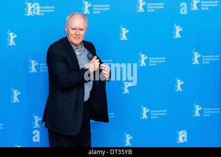 Berlin, Deutschland. 7. Februar 2014. John Lithgow während der Fototermin '' LOVE IS STRANGE'' auf der 64. Berlinale International Film Festival in Berlin, am 7. Februar 2014. Goncalo Silva/NurPhoto/ZUMAPRESS.com/Alamy © Live-Nachrichten Stockfoto