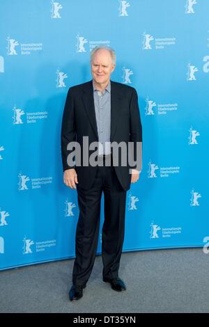 Berlin, Deutschland. 7. Februar 2014. John Lithgow während der Fototermin '' LOVE IS STRANGE'' auf der 64. Berlinale International Film Festival in Berlin, am 7. Februar 2014. Goncalo Silva/NurPhoto/ZUMAPRESS.com/Alamy © Live-Nachrichten Stockfoto