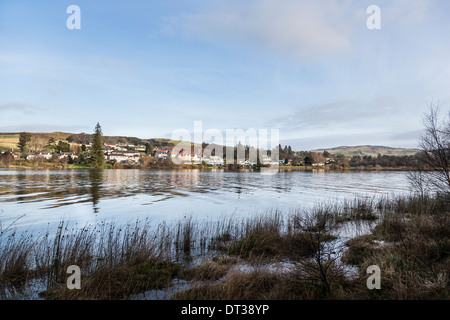 Loch Shin & Lairg Dorf im Hochland von Schottland. Stockfoto