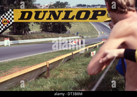 James Hunt im Mclaren M26 während des 1978 British GP nähert sich Druiden Biegung in Brands Hatch Stockfoto