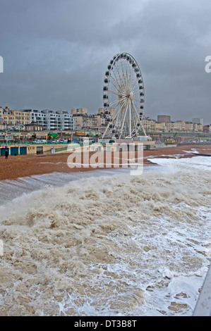 Stürmischer See auf Brighton seafront Stockfoto