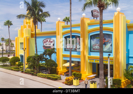 Cocoa Beach Florida, Ron Jon Surf Shop, Einzelhandel, Geschäft, Surf-Thema, Surfen, Surfbrett, Ausrüstung, Lifestyle, Ron DiMenna, Wassersport, Außen, Eingang, Gebäude Stockfoto