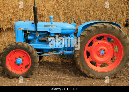 Schawuot-fest in Nahalal, 1958 Fordson Super großen Traktor auf dem display Stockfoto