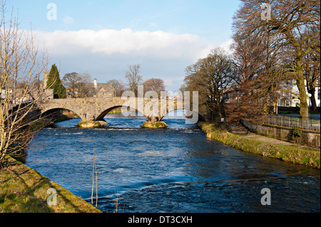 Die Nether Brücke über den Fluss Kent in Kendal, Cumbria, UK Stockfoto