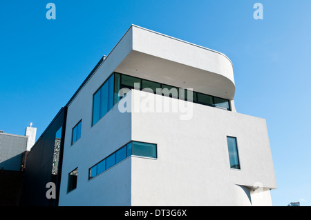 Architektonische Bild der modernen Kunstgalerie Towner in Eastbourne, Sussex, Großbritannien Stockfoto