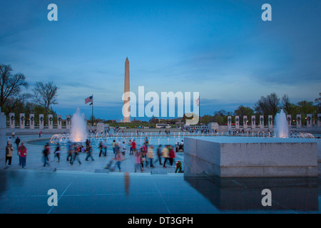 Abenddämmerung am zweiten Weltkrieg Memorial, Washington, DC, USA Stockfoto