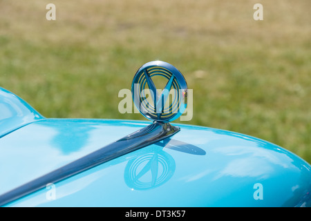 Hood Ornament und Insignien personal Luxury cars Buick Serie 700 begrenzten Hardtop-Limousine (1958) Stockfoto