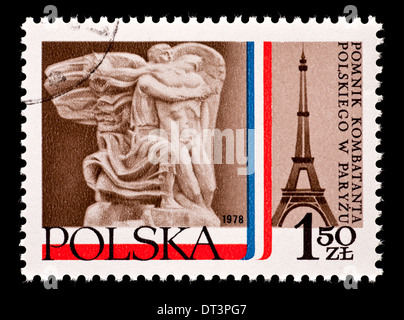 Briefmarke aus Polen, die Darstellung der polnischen Kämpfer-Denkmal und der Eiffelturm in Paris, Frankreich. Stockfoto