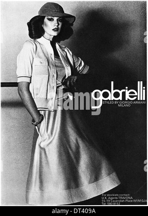 1970er Jahre Mode Magazin Werbung Werbung GABRIELLI Damenmode von Giorgio Armani, Anzeige ca. 1975 Stockfoto