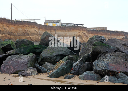 Felsenmeer Verteidigung an der Ostküste bei Happisburgh, Norfolk, England, Vereinigtes Königreich. Stockfoto
