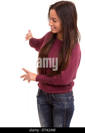 Junge asiatische Frau, die Präsentation Ihres Produktes auf eine weiße Karte Stockfoto