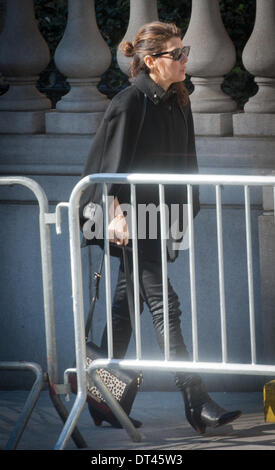 Manhattan, New York, USA. 7. Februar 2014. MARISA TOMAI kommt nach der Beerdigung von PHILIP SEYMOUR HOFFMAN in Kirche St. Ignatius Loyola, 7. Februar 2014. Bildnachweis: Bryan Smith/ZUMAPRESS.com/Alamy Live-Nachrichten Stockfoto