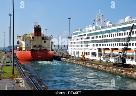 STX Ass 5 Schiff verlassen Panamakanal Miraflores-Schleusen Panama Stockfoto