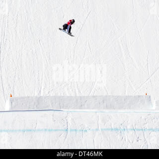 Sotschi, Russland. 6. Februar 2014. 6. Februar 2014, Rosa Khutor, Russland bei den Olympischen Winter-Spiele-Sochi2014. Damen snowboard Slopestyle Qualifikationen in Rosa Khutor Extreme Park. Spencer O'Brien (CAN) auf dem letzten Tastendruck aus ihrem ersten Lauf. Bildnachweis: Action Plus Sport Bilder/Alamy Live News Stockfoto