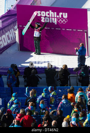 Sotschi, Russland. 6. Februar 2014. 6. Februar 2014, Rosa Khutor, Russland bei den Olympischen Winter-Spiele-Sochi2014. Damen snowboard Slopestyle Qualifikationen in Rosa Khutor Extreme Park. Isabel Derungs der Schweiz feiert den ersten Platz in ihrer Wärme und Pre-Qualifikation für die Endrunde am Wochenende gesichert. Bildnachweis: Action Plus Sport Bilder/Alamy Live News Stockfoto