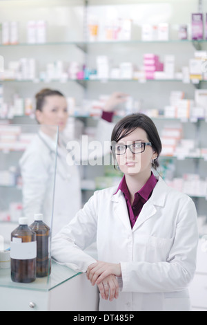 Team von Apotheker Apotheke Frau in Apotheke Drogerie Stockfoto