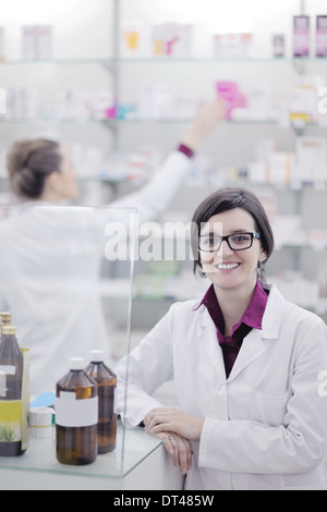Team von Apotheker Apotheke Frau in Apotheke Drogerie Stockfoto