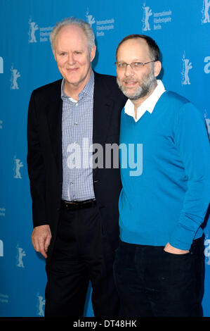 Berlin, Deutschland. 7. Februar 2014. John Lithgow und Ira Sachs während der "Love Is Strange" Photocall auf der 64. Internationalen Filmfestspiele Berlin / Berlinale 2014 am 7. Februar 2014 in Berlin, Deutschland-Credit: Dpa picture-Alliance/Alamy Live News Stockfoto