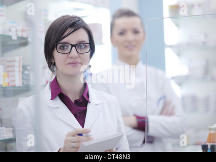 Team von Apotheker Apotheke Frau in Apotheke Drogerie Stockfoto