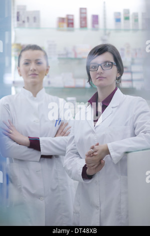 Team von Apotheker Apotheke Frau in Apotheke Drogerie Stockfoto