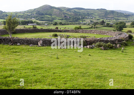 Drumena Cashel ist ein gutes Beispiel für einen kleinen frühchristlichen Steinhäuser Hof Gehäuse in der Nähe von Castlewellan im County Down Stockfoto