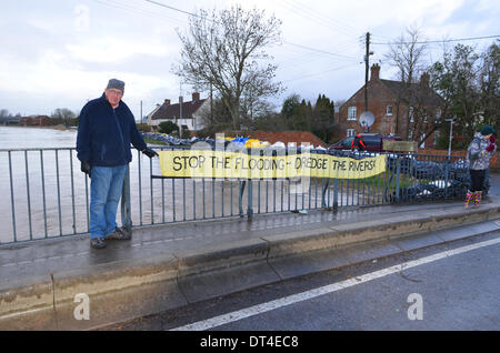 Burrowbridge, Somerset, UK. 8. Februar 2014.  UK Überschwemmungen in Burrowbridge in Somerset, Robert Timoney/AlamyLiveNews. Stockfoto