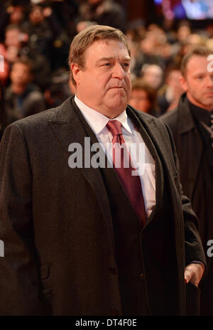 BERLIN, Deutschland, 8. Februar 2014. John Goodman besucht die "The Monuments Men" Premiere auf den 64. jährlichen Berlinale International Film Festival im Berlinale-Palast am 8. Februar 2014 in Berlin, Deutschland. Bildnachweis: Janne Tervonen/Alamy Live-Nachrichten Stockfoto