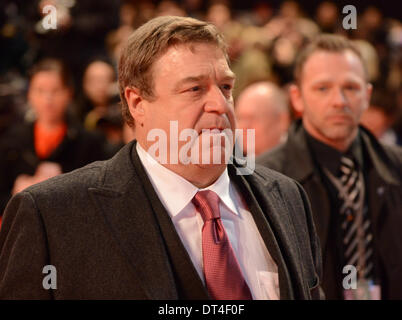 BERLIN, Deutschland, 8. Februar 2014. John Goodman besucht die "The Monuments Men" Premiere auf den 64. jährlichen Berlinale International Film Festival im Berlinale-Palast am 8. Februar 2014 in Berlin, Deutschland. Bildnachweis: Janne Tervonen/Alamy Live-Nachrichten Stockfoto