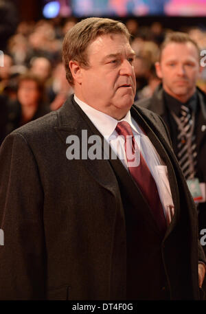 BERLIN, Deutschland, 8. Februar 2014. John Goodman besucht die "The Monuments Men" Premiere auf den 64. jährlichen Berlinale International Film Festival im Berlinale-Palast am 8. Februar 2014 in Berlin, Deutschland. Bildnachweis: Janne Tervonen/Alamy Live-Nachrichten Stockfoto