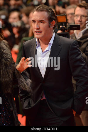 BERLIN, Deutschland, 8. Februar 2014. Jean Dujardin besucht die "The Monuments Men" Premiere auf den 64. jährlichen Berlinale International Film Festival im Berlinale-Palast am 8. Februar 2014 in Berlin, Deutschland. Bildnachweis: Janne Tervonen/Alamy Live-Nachrichten Stockfoto