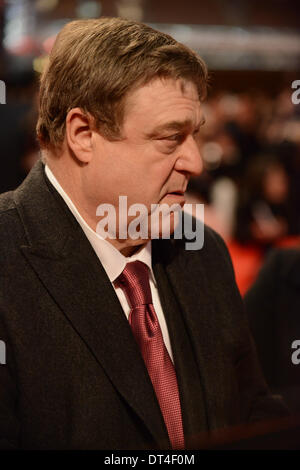 BERLIN, Deutschland, 8. Februar 2014. John Goodman besucht die "The Monuments Men" Premiere auf den 64. jährlichen Berlinale International Film Festival im Berlinale-Palast am 8. Februar 2014 in Berlin, Deutschland. Bildnachweis: Janne Tervonen/Alamy Live-Nachrichten Stockfoto