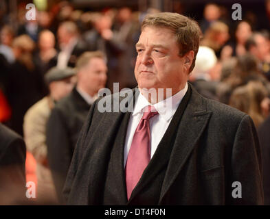 BERLIN, Deutschland, 8. Februar 2014. John Goodman besucht die "The Monuments Men" Premiere auf den 64. jährlichen Berlinale International Film Festival im Berlinale-Palast am 8. Februar 2014 in Berlin, Deutschland. Bildnachweis: Janne Tervonen/Alamy Live-Nachrichten Stockfoto
