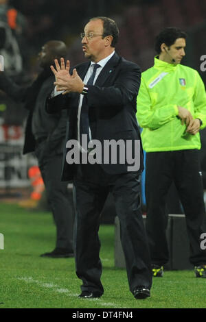 Neapel, Italien. 8. Februar 2014. Head Coach von Ssc Napoli Rafael Benitez Football / Soccer: italienische Seria A match zwischen SSC Napoli und dem AC Mailand im Stadio San Paolo in Neapel, Italien. Bildnachweis: Franco Romano/Alamy Live-Nachrichten Stockfoto