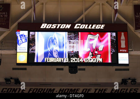 Chestnut Hill, Massachusetts, USA. 8. Februar 2014. 8. Februar 2014; Einen Überblick über die Anzeigetafel vor der NCAA Basketball-Spiel zwischen dem Duke Blue Devils und Boston College Eagles im Conte Forum. Anthony Nesmith/CSM/Alamy Live-Nachrichten Stockfoto