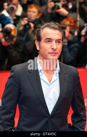 Berlin, Deutschland. 8. Februar 2014. Jean Dujardin Teilnahme an "The Monuments Men" premiere auf den 64. Berlin International Film Festival Credit: Goncalo Silva/NurPhoto/ZUMAPRESS.com/Alamy Live News Stockfoto