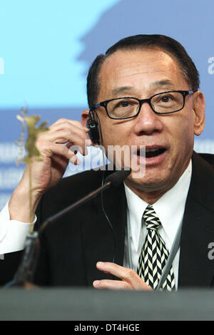 Berlin, Deutschland. 8. Februar 2014. Vorsitzender der Fraktion der Kaiser Albert Yeung besucht eine Pressekonferenz um den Film ", dass Dämonen in" auf der 64. Internationalen Filmfestspiele Berlinale in Berlin, Deutschland, am 8. Februar 2014 zu fördern. Bildnachweis: Zhang Fan/Xinhua/Alamy Live-Nachrichten Stockfoto