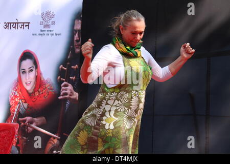 Premchand Rangasala, Patna, Bihar, Indien, 9. Februar 2014. Interaktiver Workshop von Musikern aus Schweden und Bihar, Indien besucht und genossen von motely Music Lovers während der abschließenden Tag der erste Sufi Sutra-Festival am Nachmittag warme Winter für den "Weltfrieden". Bildnachweis: Rupa Ghosh/Alamy Live-Nachrichten. Stockfoto