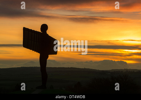 Ein Blick auf die Gateshead Engel des Nordens bei Sonnenuntergang, Gateshead, Tyne and Wear Stockfoto