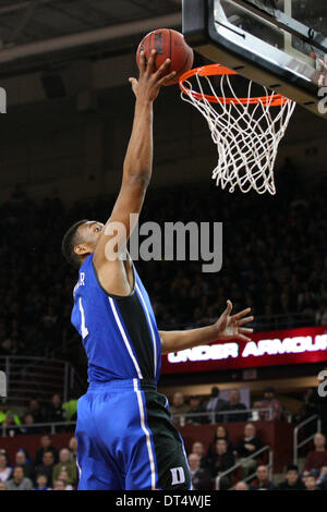 Chestnut Hill, Massachusetts, USA. 8. Februar 2014. 8. Februar 2014; Duke Blue Devils weiter Jabari Parker (1) in Aktion während der NCAA Basketball-Spiel zwischen dem Duke Blue Devils und Boston College Eagles im Conte Forum. Duke besiegt Boston College 89-68. Anthony Nesmith/CSM/Alamy Live-Nachrichten Stockfoto