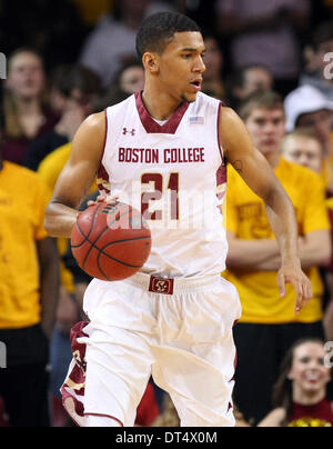 Chestnut Hill, Massachusetts, USA. 8. Februar 2014. 8. Februar 2014; Boston College Eagles guard Olivier Hanlan (21) in Aktion während der NCAA Basketball-Spiel zwischen dem Duke Blue Devils und Boston College Eagles im Conte Forum. Duke besiegt Boston College 89-68. Anthony Nesmith/CSM/Alamy Live-Nachrichten Stockfoto