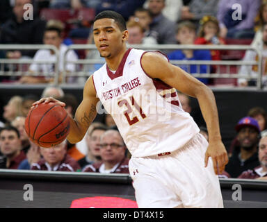Chestnut Hill, Massachusetts, USA. 8. Februar 2014. 8. Februar 2014; Boston College Eagles guard Olivier Hanlan (21) in Aktion während der NCAA Basketball-Spiel zwischen dem Duke Blue Devils und Boston College Eagles im Conte Forum. Duke besiegt Boston College 89-68. Anthony Nesmith/CSM/Alamy Live-Nachrichten Stockfoto