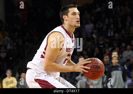 Chestnut Hill, Massachusetts, USA. 8. Februar 2014. 8. Februar 2014; Boston College Eagles vorwärts Alex Dragicevich (23) nimmt einen Jumpshot während der NCAA Basketball Spiel zwischen die Duke Blue Devils und Boston College Eagles im Conte Forum. Duke besiegt Boston College 89-68. Anthony Nesmith/CSM/Alamy Live-Nachrichten Stockfoto
