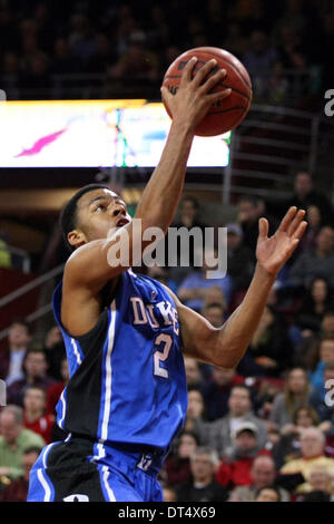 Chestnut Hill, Massachusetts, USA. 8. Februar 2014. 8. Februar 2014; Duke Blue Devils fährt in den Korb in der zweiten Hälfte von der NCAA Basketball-Spiel zwischen dem Duke Blue Devils und Boston College Eagles bei Conte Forum. Duke besiegt Boston College 89-68. Anthony Nesmith/CSM/Alamy Live-Nachrichten Stockfoto